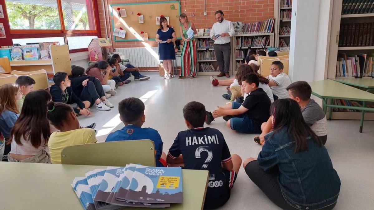 Reus Horitzó 32 llega a los centros educativos con el «Cuaderno de debate familiar»