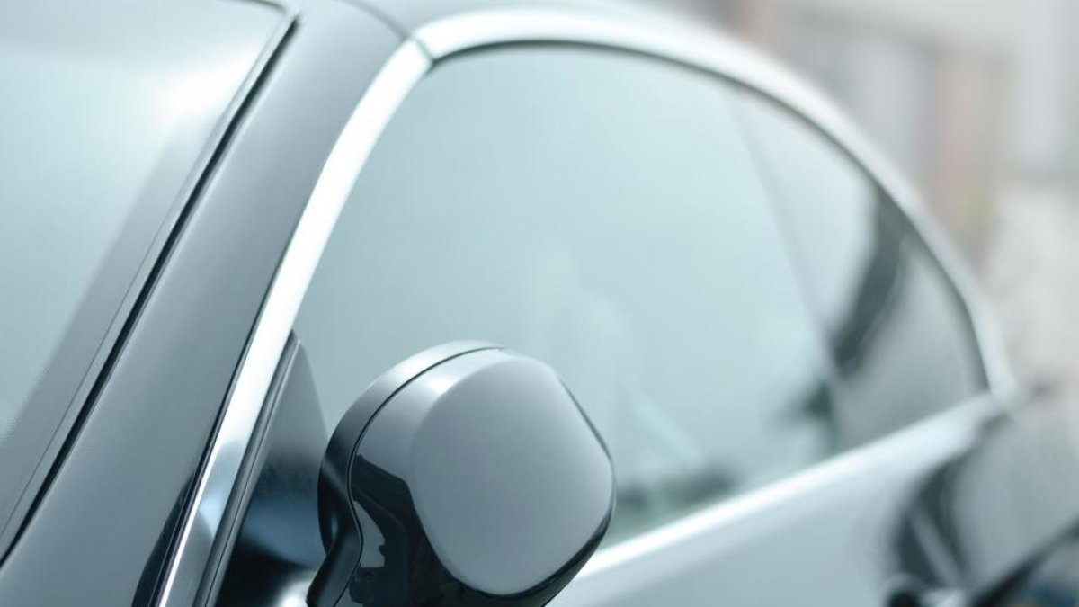 Huelva: Rescaten un nen de dos anys tancat en un cotxe en saltar tancament centralitzat