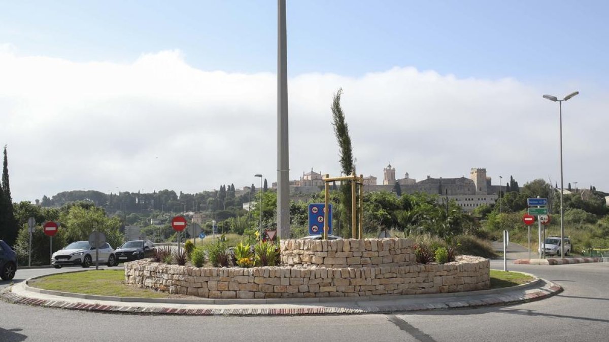 Tarragona dignifica las rotondas del cementerio y la del depósito de vehículos