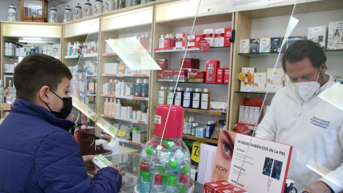 Educació xifra en 240.000 els tests d'antígens fets als centres educatius els darrers 15 dies