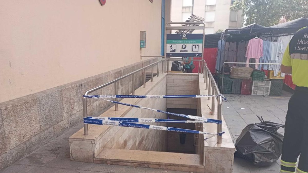 Crema un cotxe a l'interior del pàrquing del Mercat Central de Reus