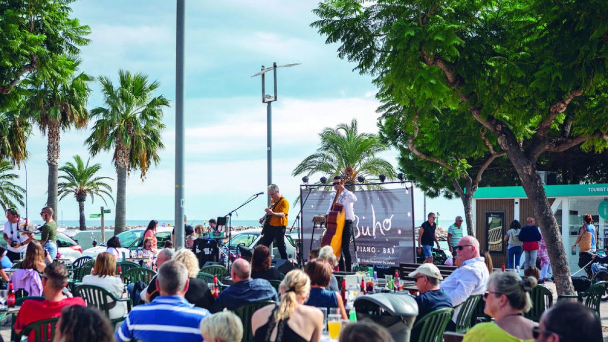 Cerca de 50 conciertos en el II Vermut Live Music, en l'Hospitalet i Vandellòs