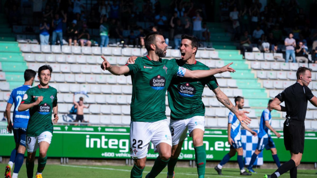 El Racing de Ferrol, el equipo menos goleado de la categoría, espera en el Nàstic