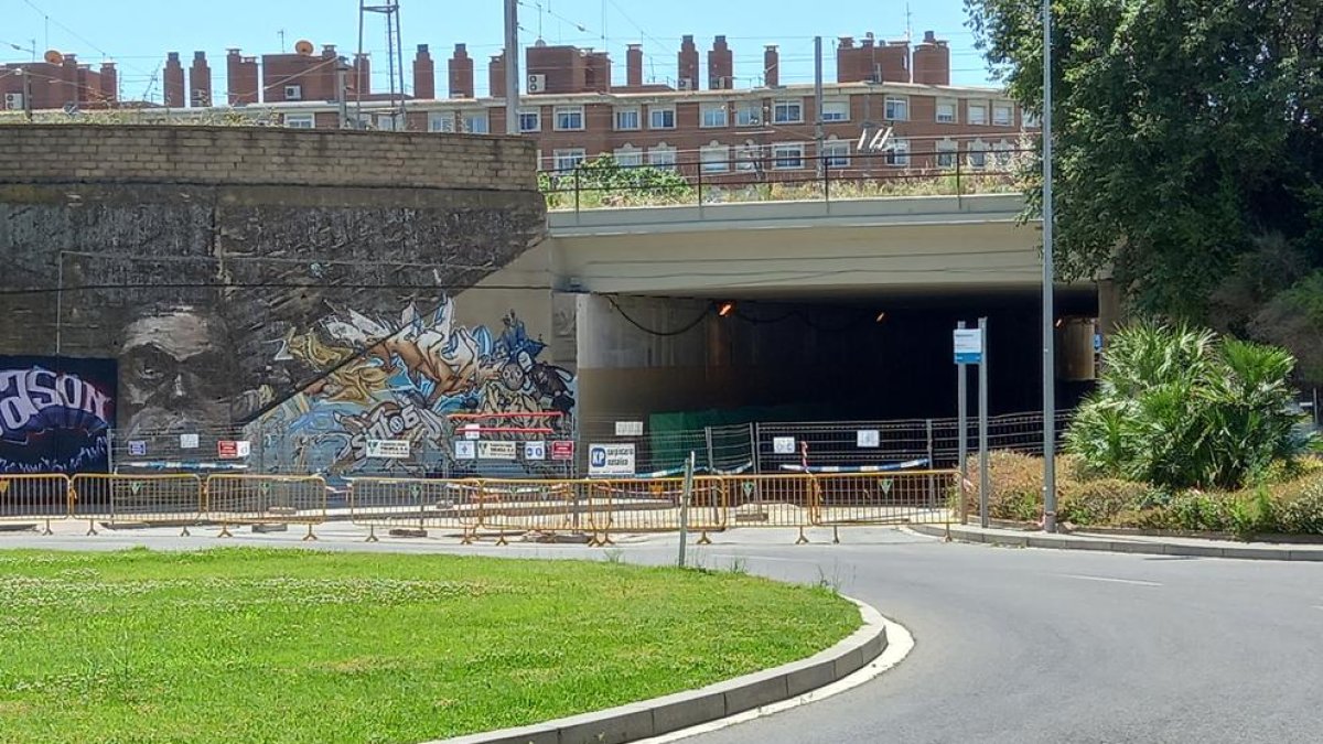Aguas de Reus reforma la red de saneamiento de la rotonda del barrio Gaudí
