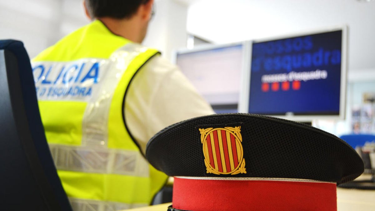 Els Mossos d'Esquadra alerten de l'estafa de la «maleta retinguda»
