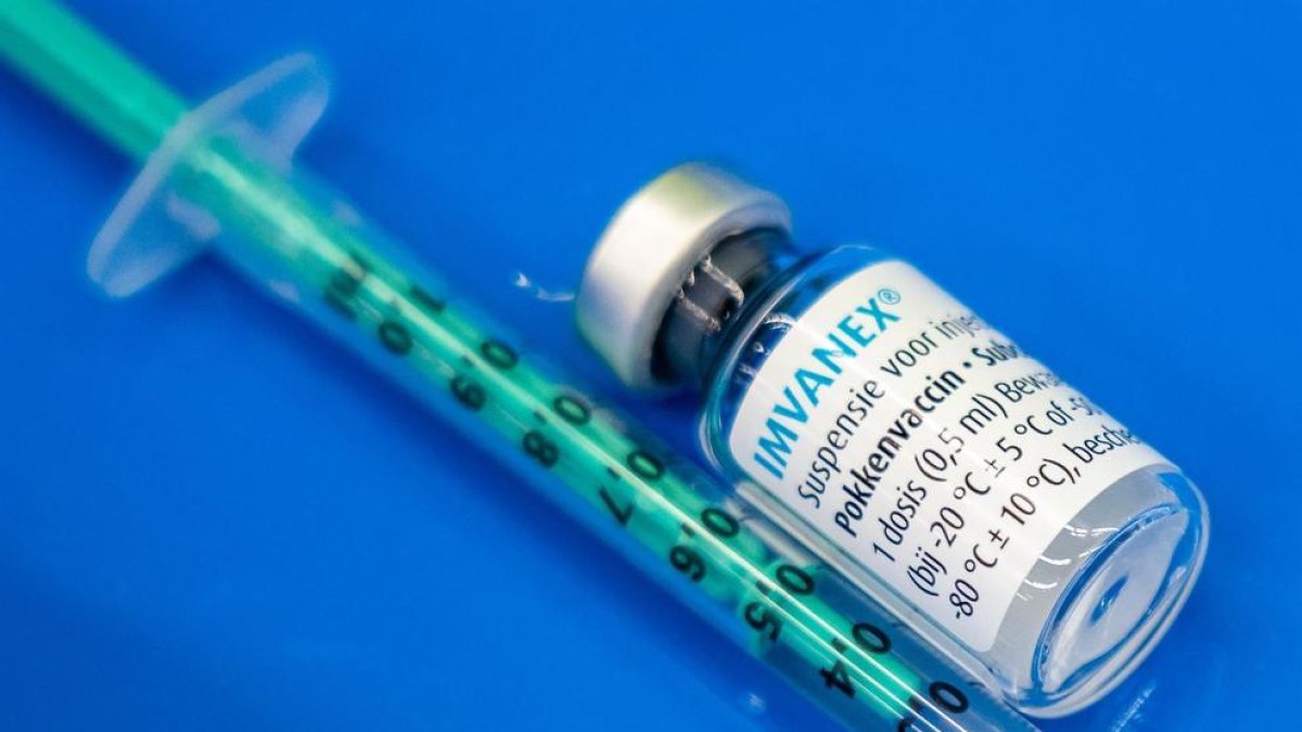 España lucha contra la viruela del mono con una campaña marcada por la escasez de vacunas