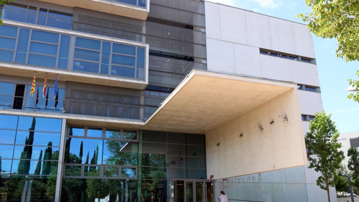 Condenado a 6 años y medio de prisión el acusado de violar a una menor en el exterior de una discoteca de Cadaqués