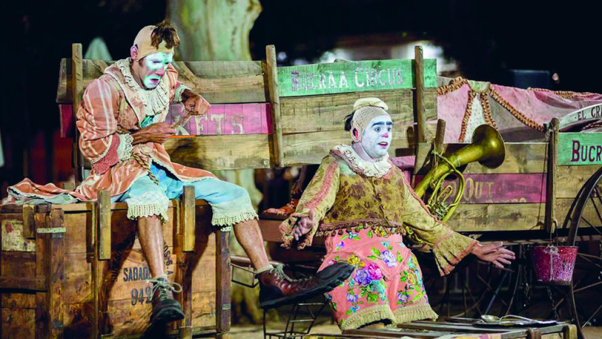 Magia, humor y crítica social a pie de calle, en la 3.ª feria Art's d'Almoster