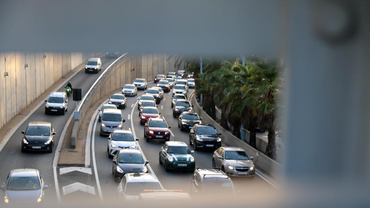 Más de 153.000 vehículos han vuelto al área metropolitana hasta las seis de la tarde