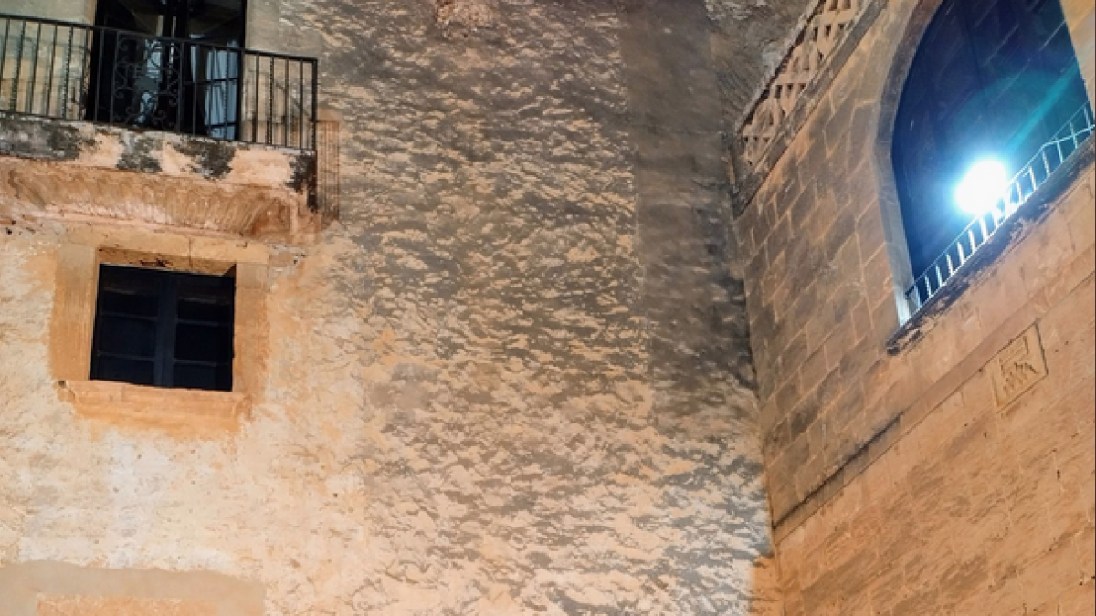 El sonido de un televisor rompe el encanto de un cuarteto de cuerda en la Vila Closa de Altafulla