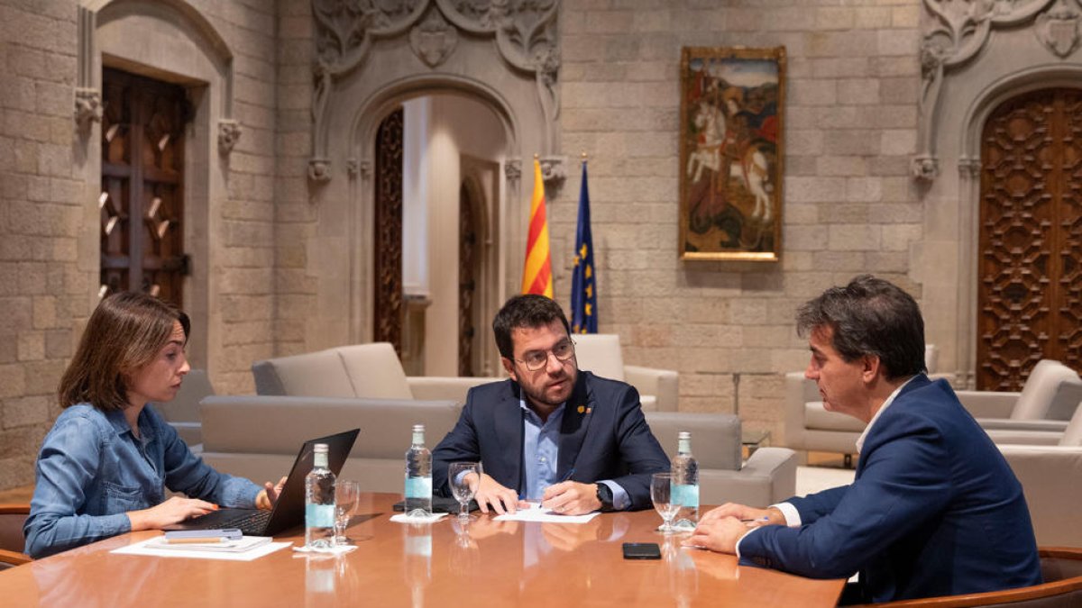 Aragonès continúa las reuniones en el Palau para terminar el nuevo Gobierno de ERC en solitario