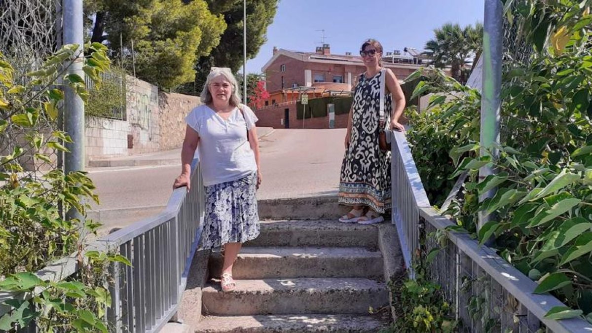 Instal·len una barana a la passarel·la d'accés a Tarragona II