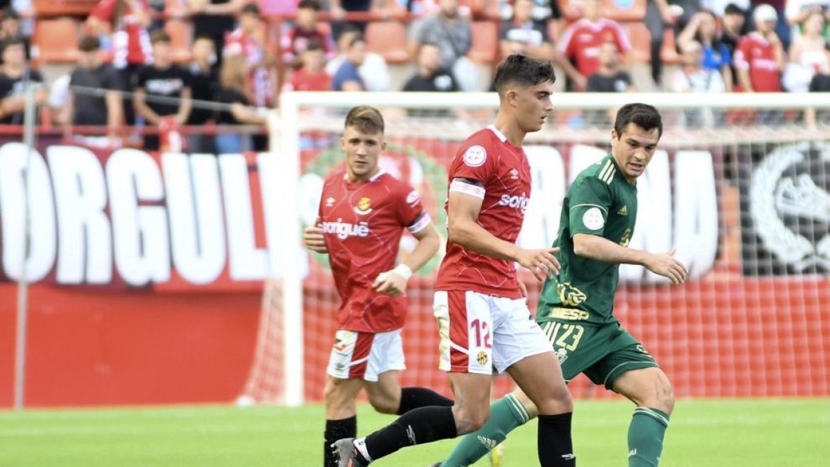 El Nàstic guanya oxigen i tres punts (3-2)