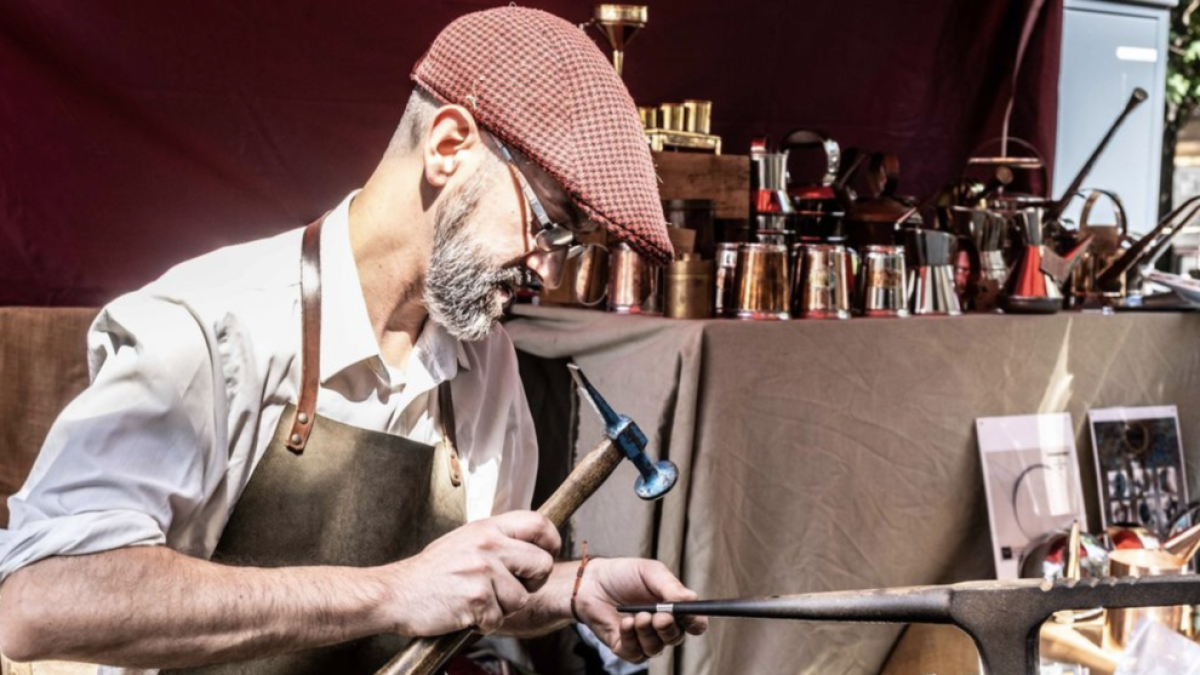 El artesano de los embudos con más historia