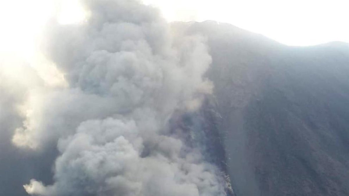 La erupción del volcán Stromboli pone en alerta naranja a la isla siciliana