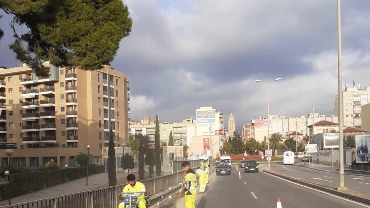 Empiezan las obras del nuevo carril bici en la avenida de Tarragona de Reus