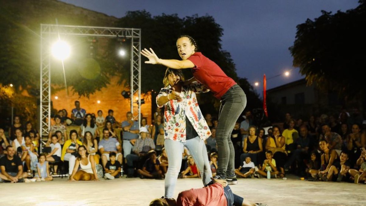 Els veïns de Les Piles ballen una desena d'espectacles al 10è aniversari del Danseu Festival