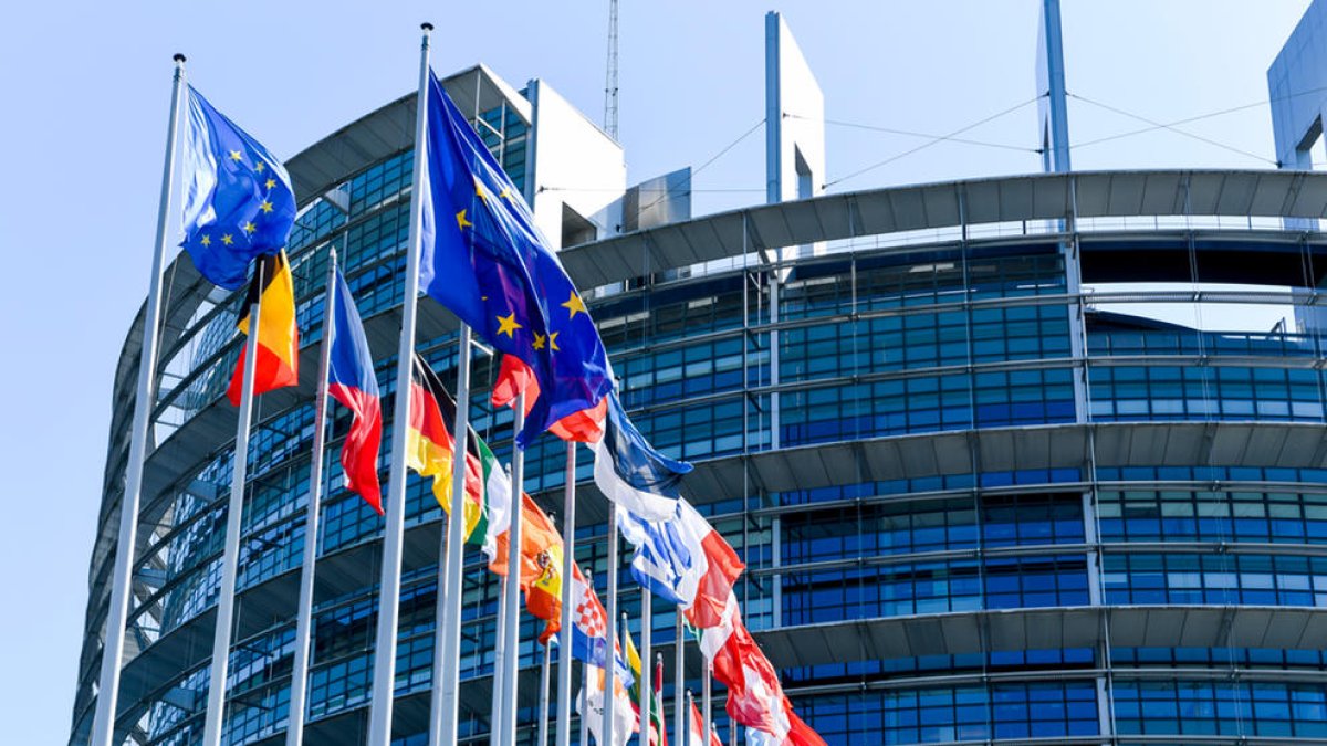 La Eurocámara insta a los líderes europeos a dar a Ucrania y Moldavia el estatus de candidato a la adhesión a la UE