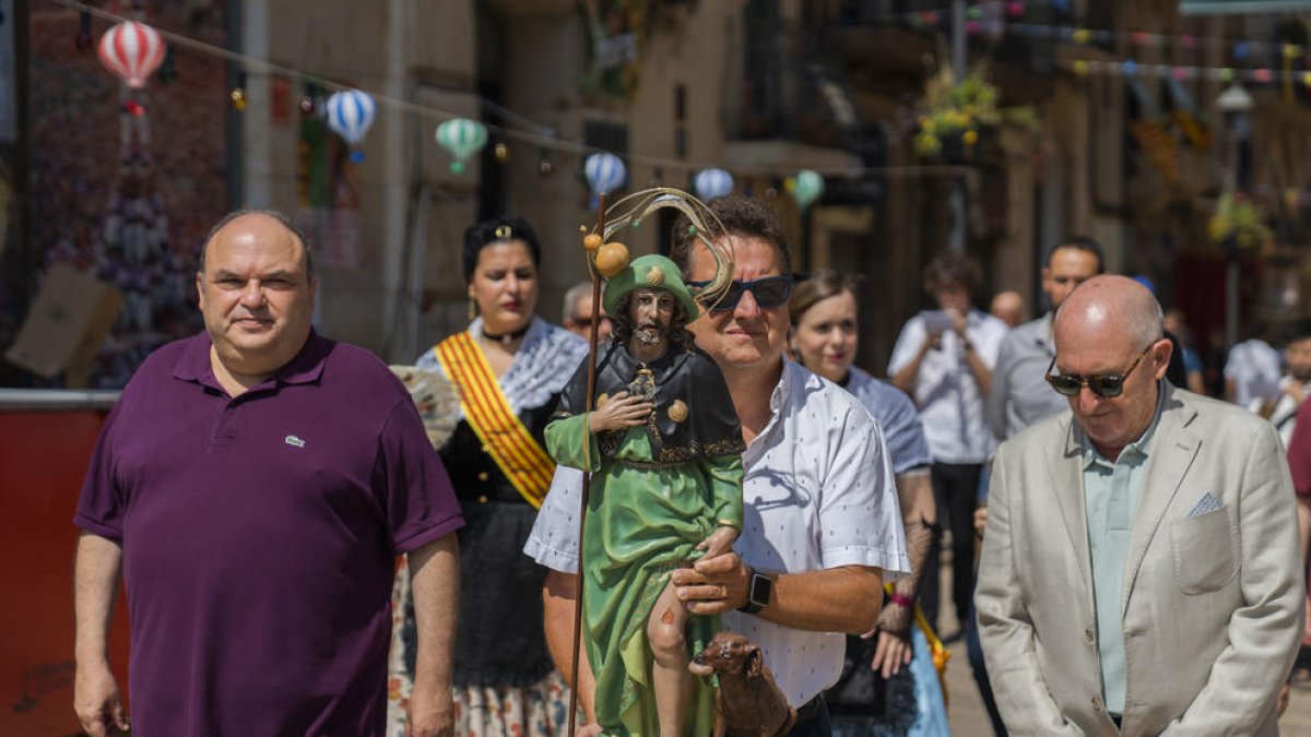 Sant Roc torna a la capella del carrer i la bandera del barri ja és a l'Hospital Santa Tecla
