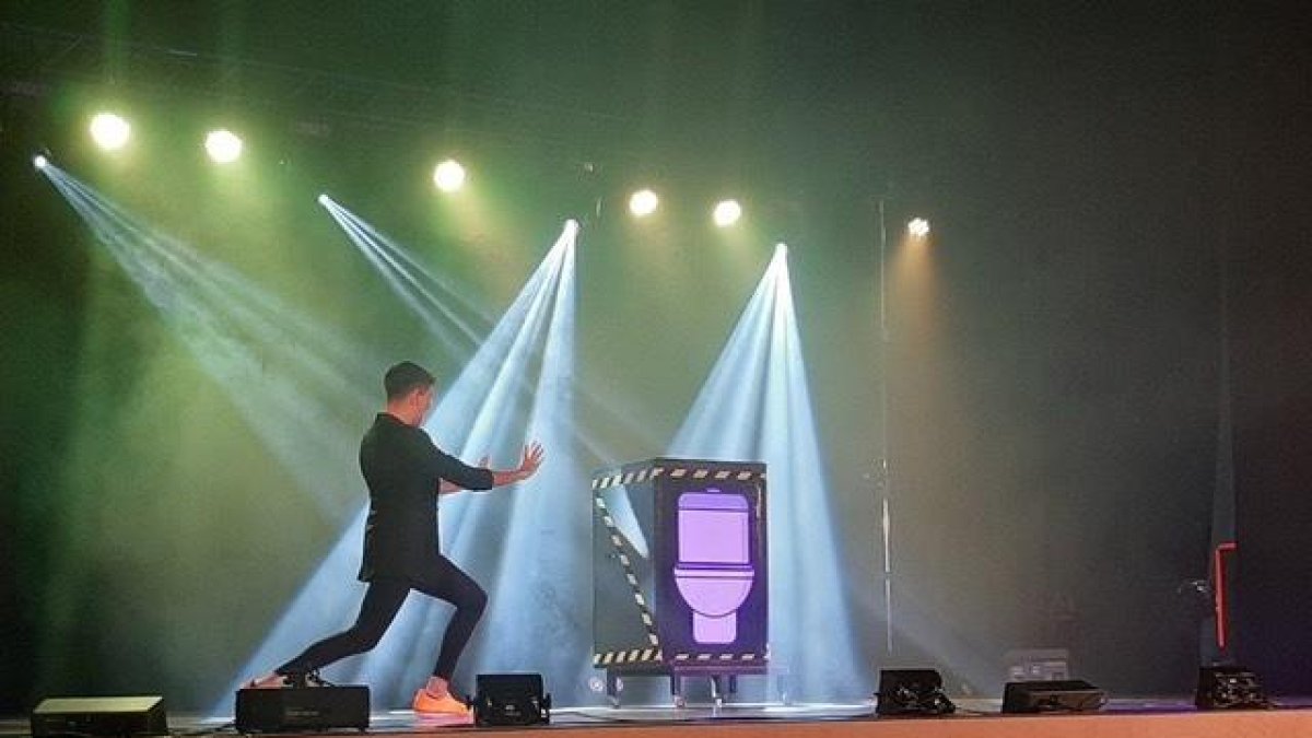 Medio millar de jóvenes asisten al espectáculo de educación ambiental de Agbar en Vila-seca