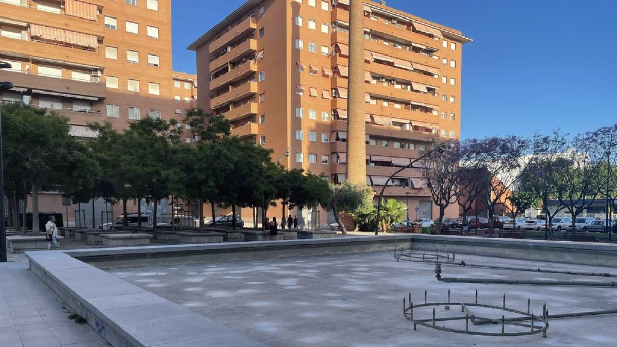 Paula Varas quiere instalar el nuevo parque infantil de Torres Jordi antes del otoño