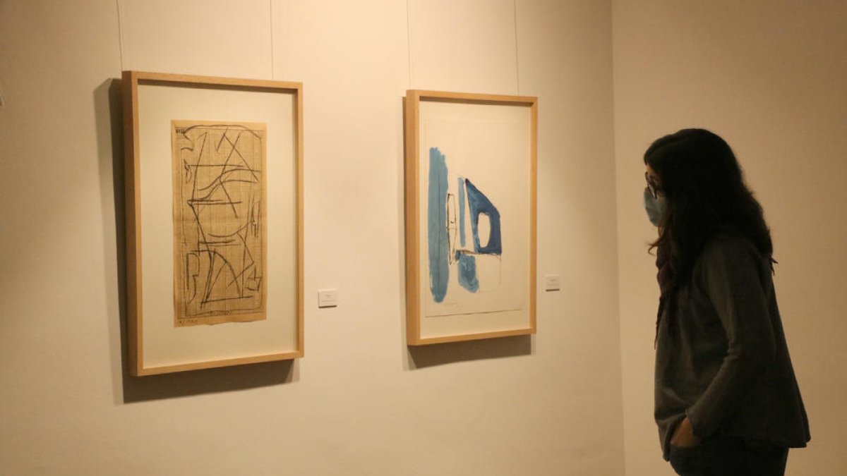 La exposición 'Papeles Pintados' del Vendrell redescubre a Ràfols Casamada