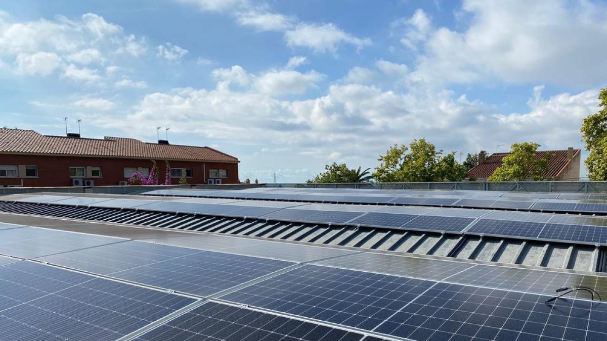 Castellvell del Camp instala 256 placas fotovoltaicas en la Pista Polideportiva