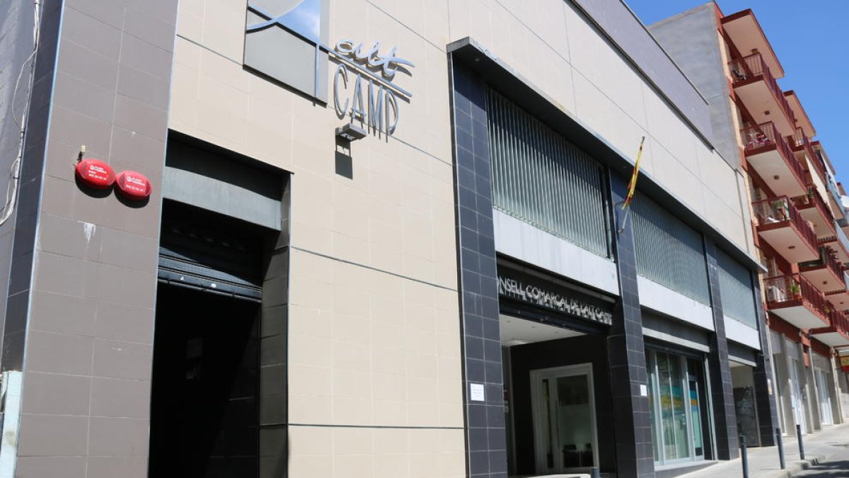 Un consejero se va del Consell del Alt Camp criticando a trabajadores: «En una empresa privada ya estarían en la calle»