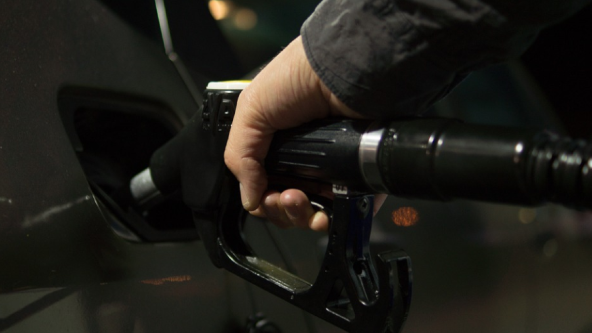 Imatge d'un surtidor d'una gasolinera.