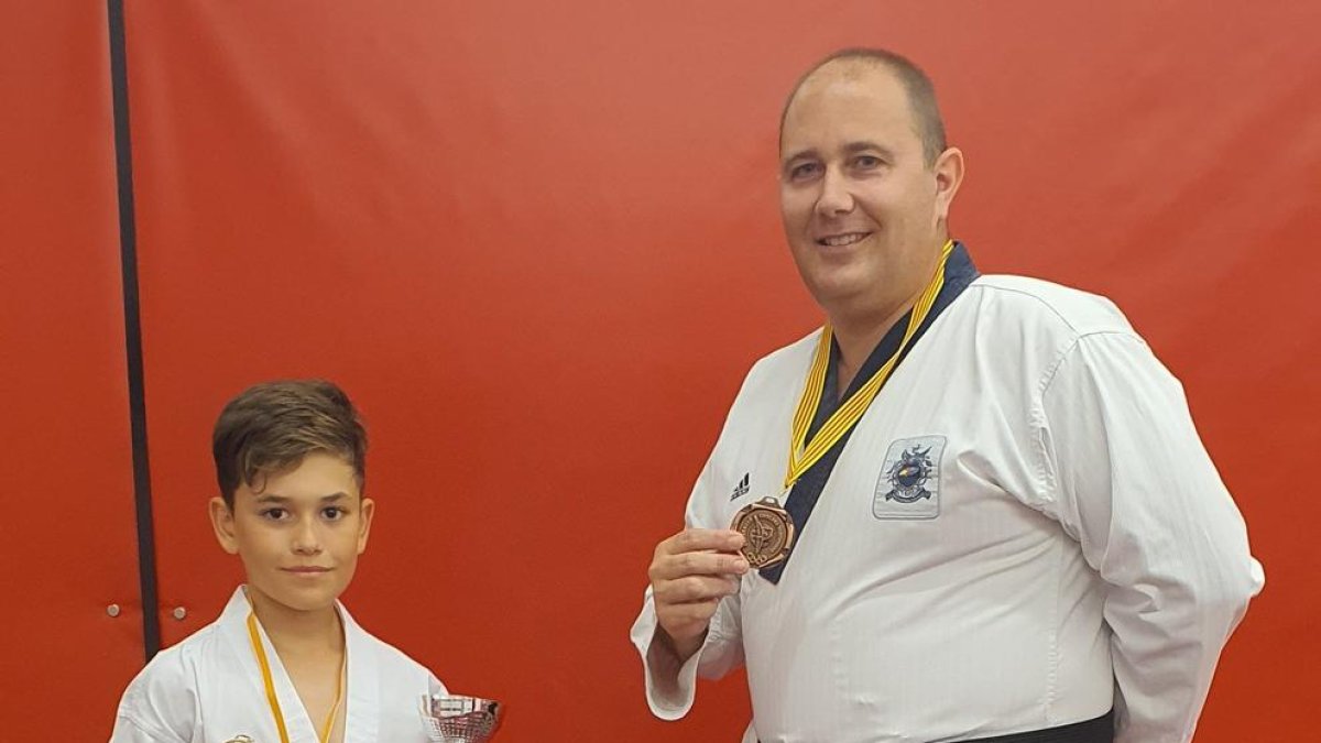 La Escuela Deportiva Taekwondo Vila-seca gana dos medallas de oro al campeonato de Cataluña