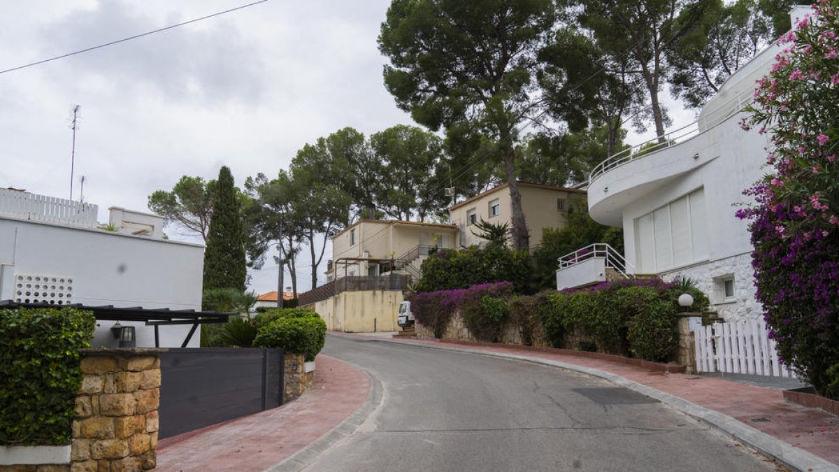 Llevant munta una plataforma contra l'alberg previst a l'antiga Ciutat Residencial