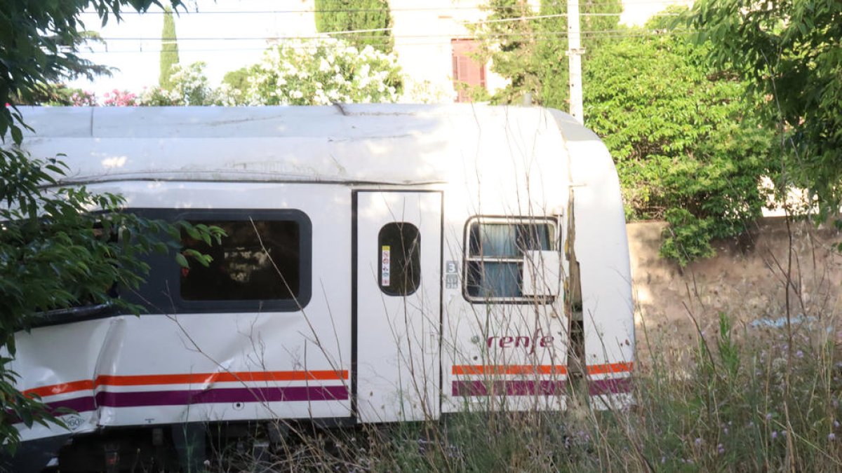 Retiran el tren accidentado a Vila-seca y se normaliza el servicio a las líneas R14, R15 y R16