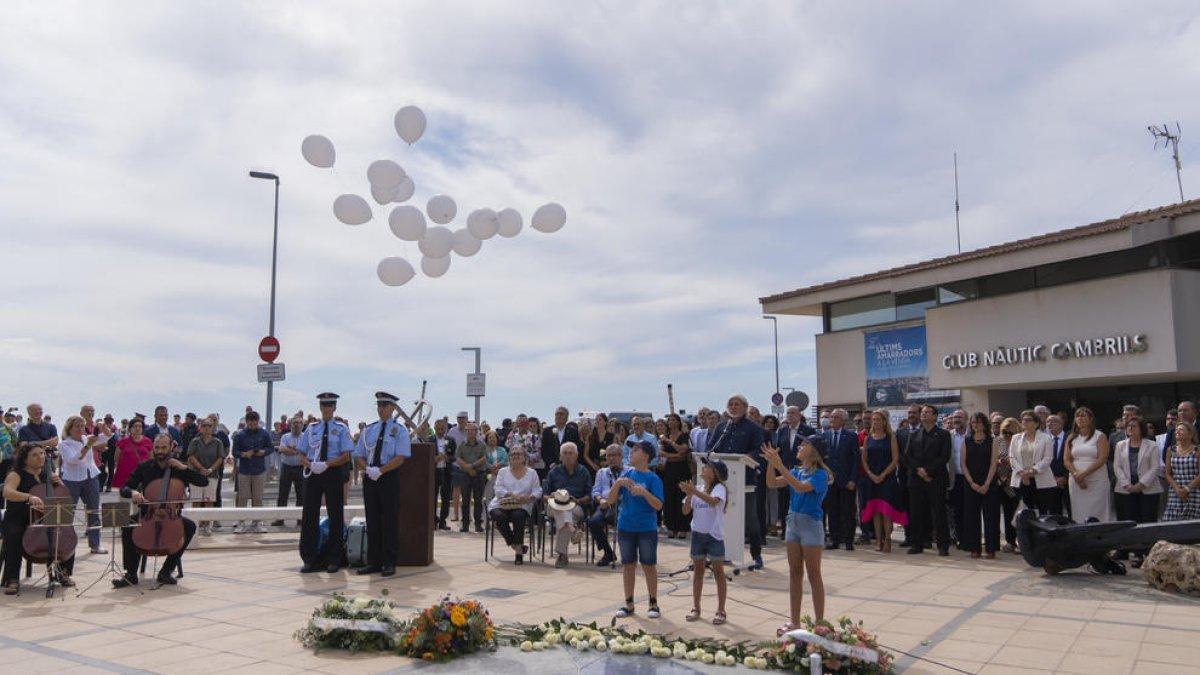 Cambrils homenatja les víctimes de l'atemptat del 17-A de fa cinc anys
