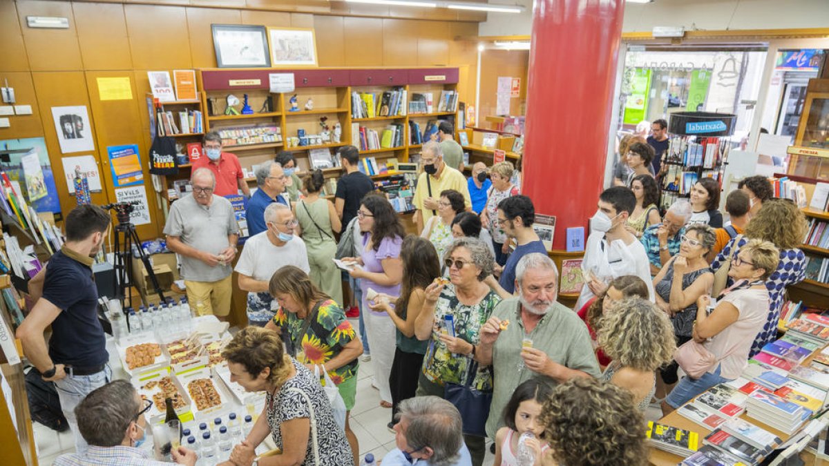 La Capona de Tarragona se despide de los clientes con una fiesta multitudinaria