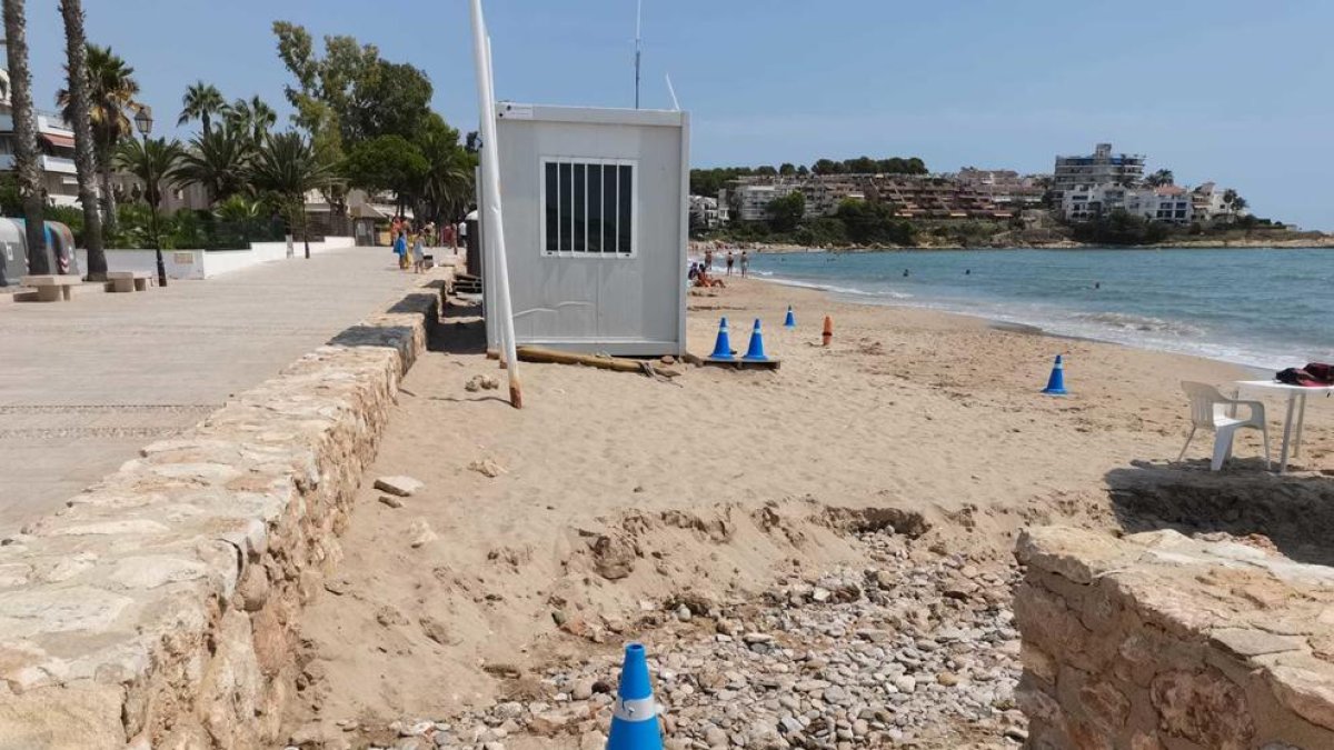 Altafulla arranja els accessos a la platja malmesos per les darreres tempestes