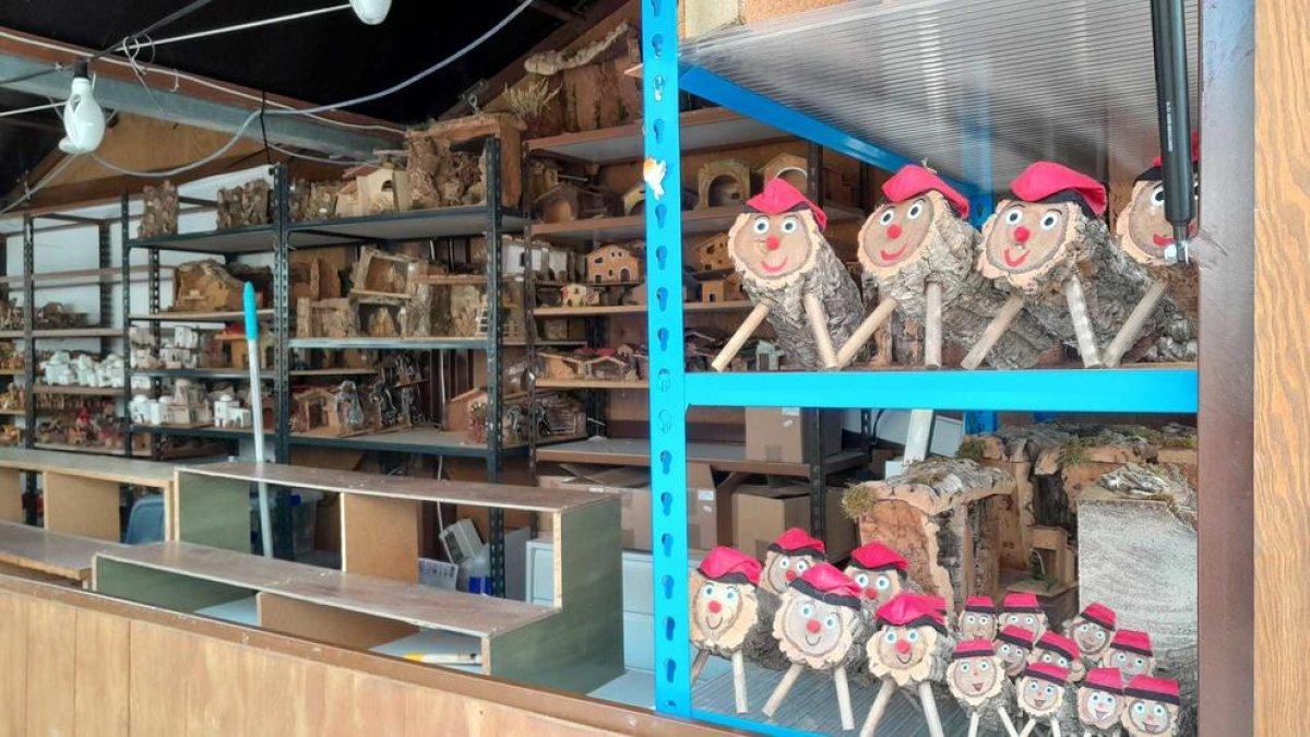 Una veintena de paradistas se instalan en el Mercado de Navidad de la plaza Mercadal