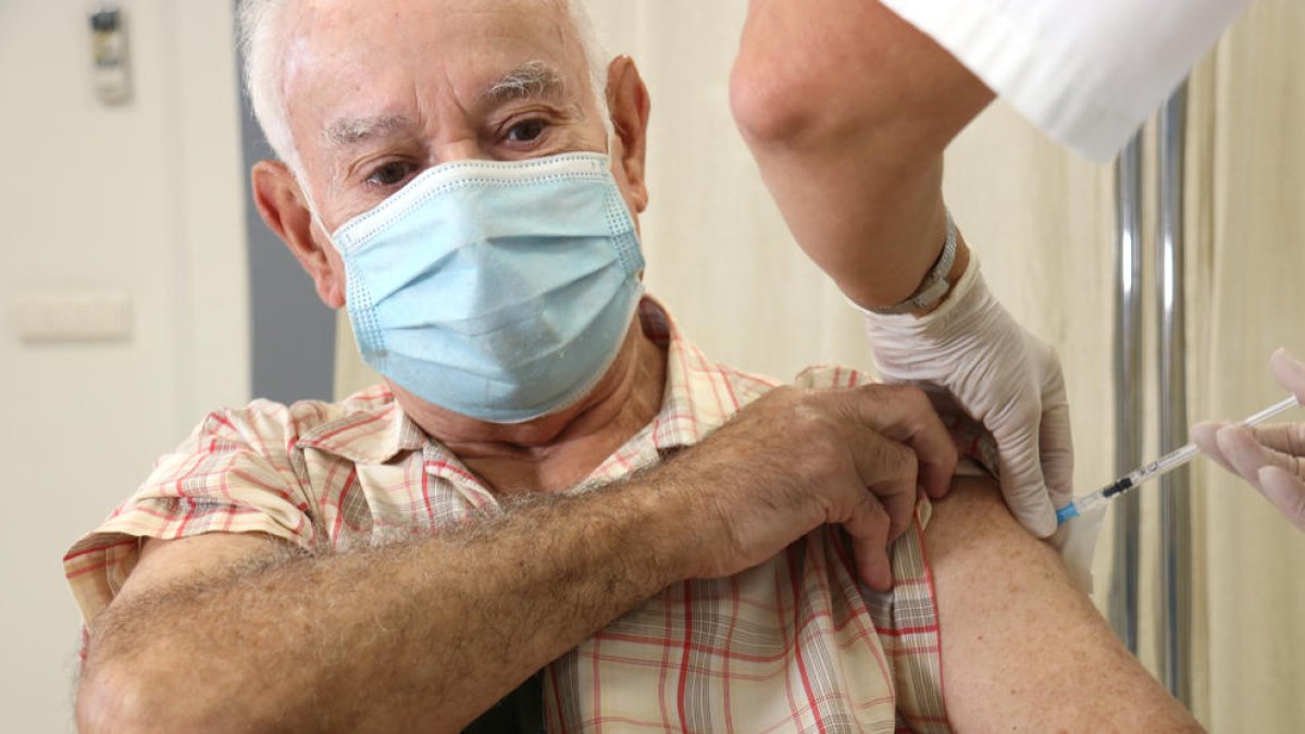 España registra 173 nuevas muertes por covid, con 20.652 positivos y 587 hospitalizados más