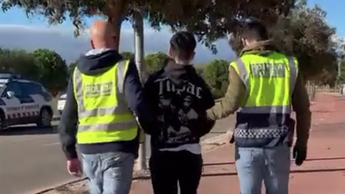 Detienen a un joven en Cambrils que quemó 53 contenedores en el municipio