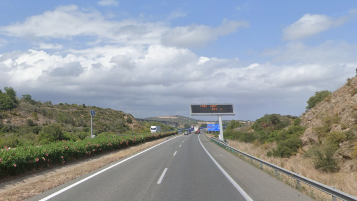 Un vehicle avariat provoca cues quilomètriques a l'AP-7 a Amposta