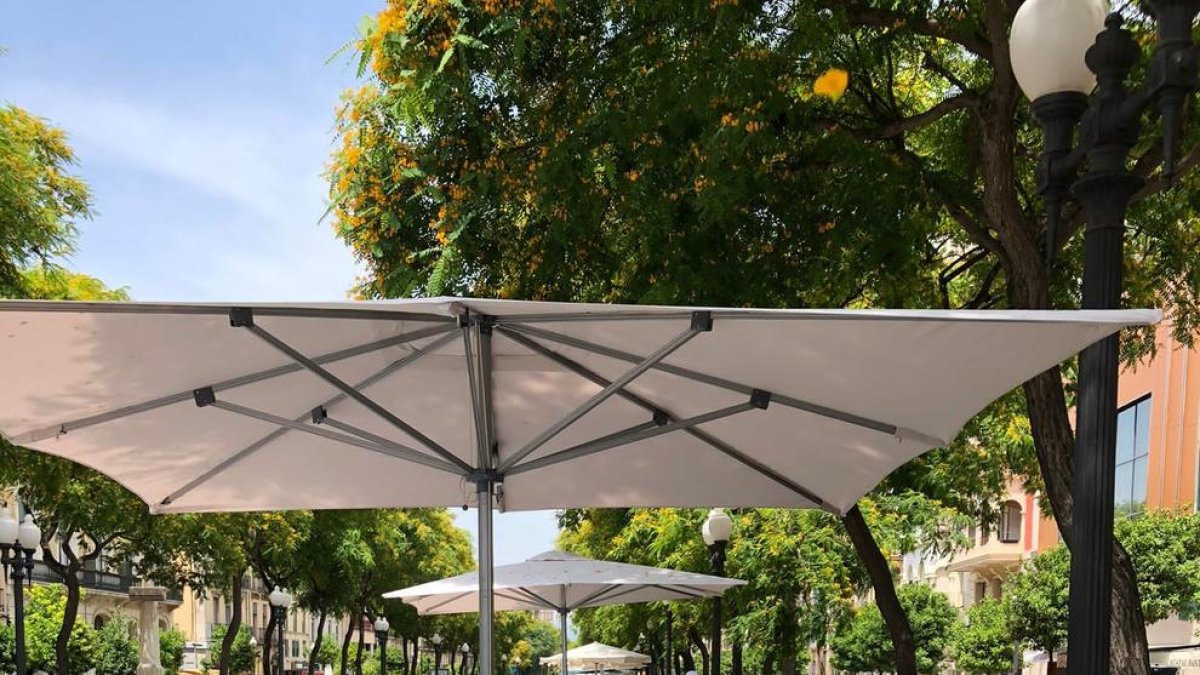 Les terrasses de la primera coca de la Rambla Nova, reordenades