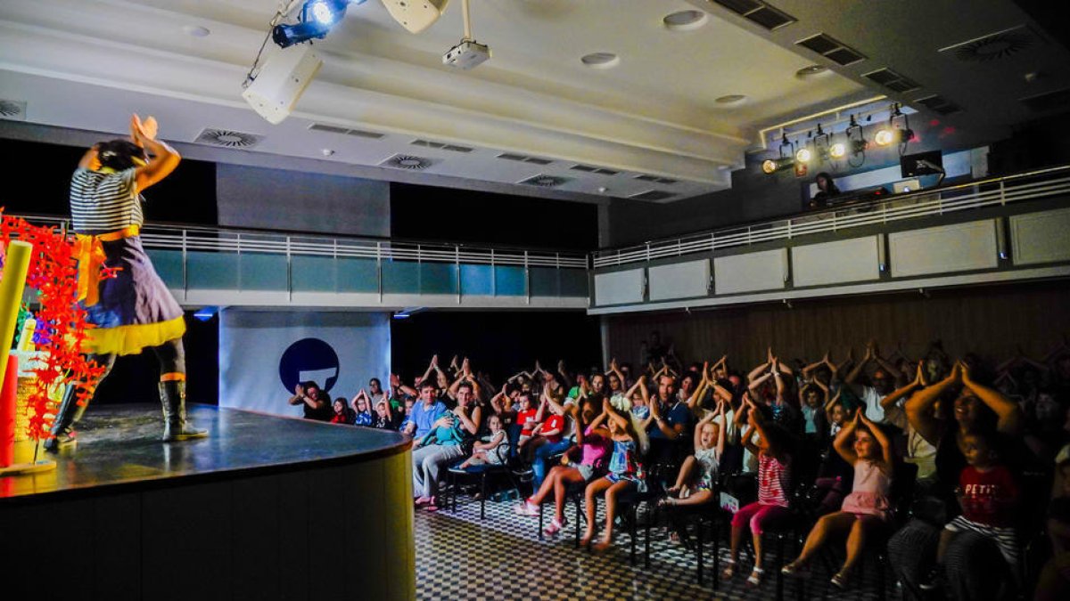 El ciclo 'Va de contes' llenará el Teatret los domingos de marzo