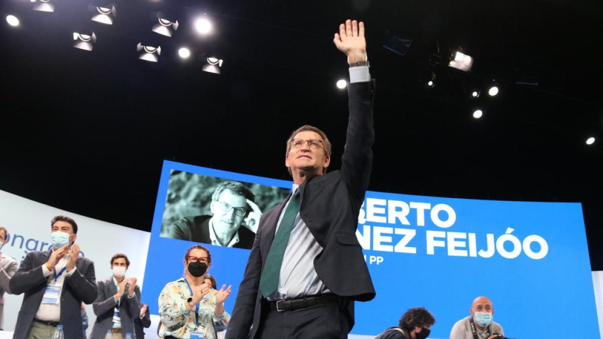 Feijóo, elegido formalmente presidente del PP con un 98,35% de apoyo