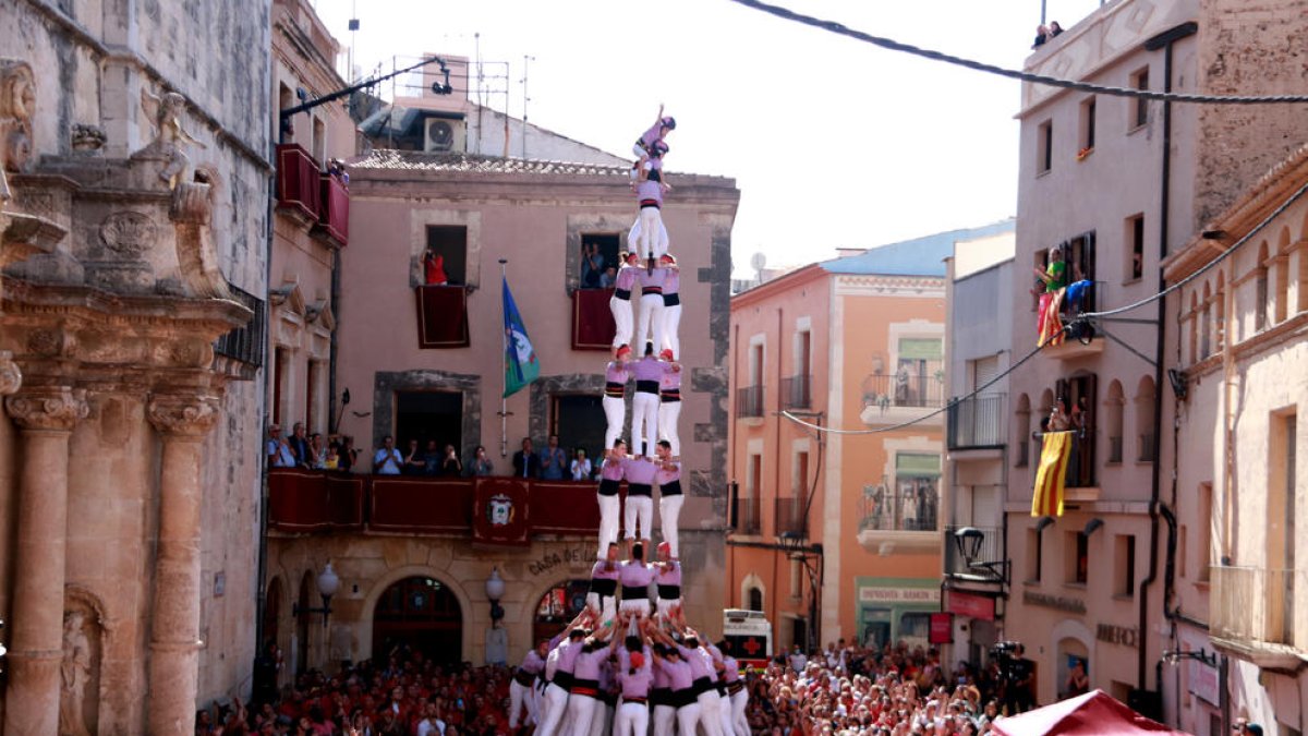La Jove de Tarragona corona el único castell de 9 de la diada de Santa Teresa del Vendrell