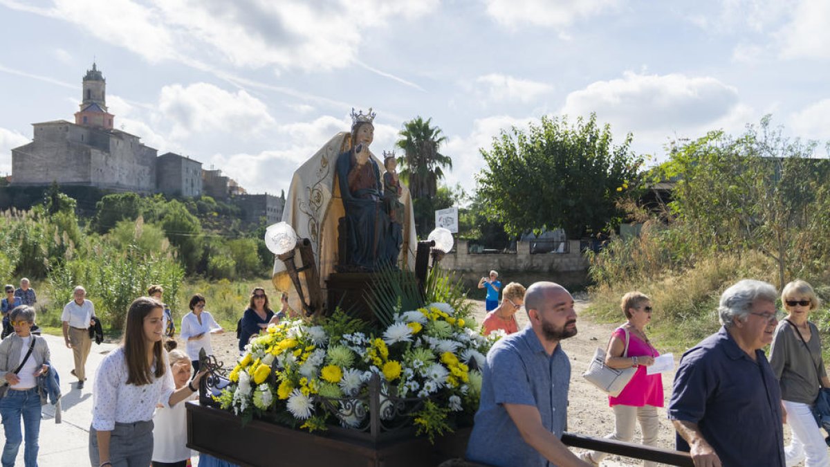 La Mare de Déu de la Riera vuelve a su Ermita en les Borges del Camp