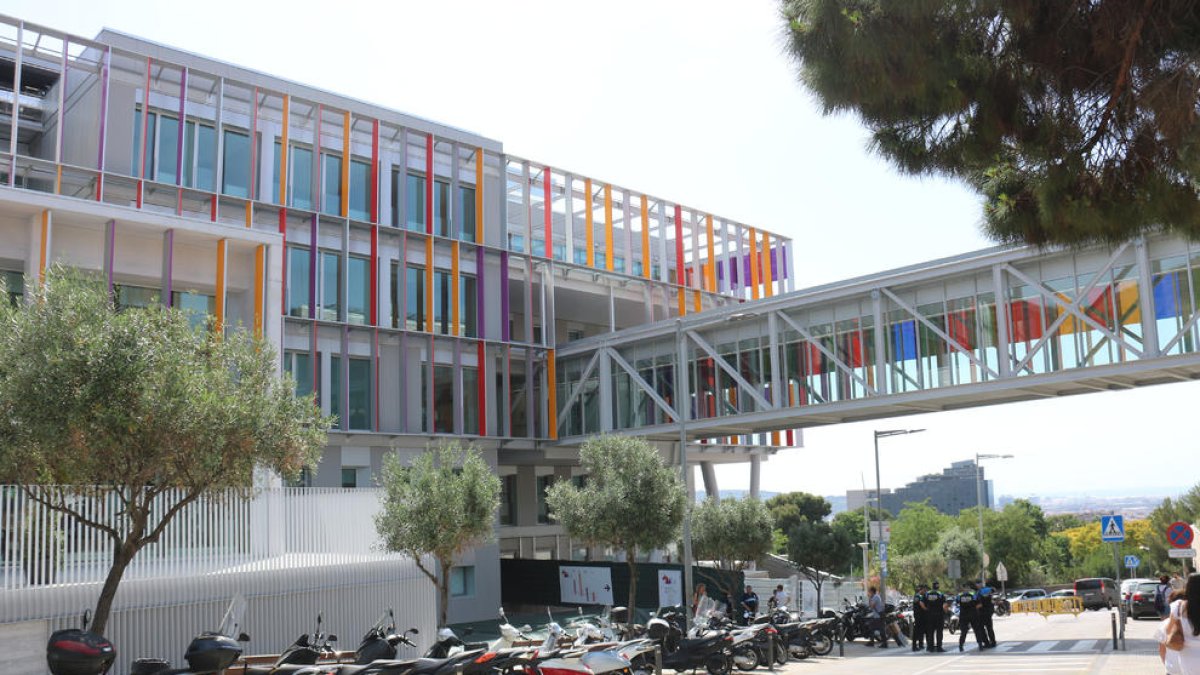 Sant Joan de Déu inaugura el primer centre d'oncologia pediàtrica de l'Estat