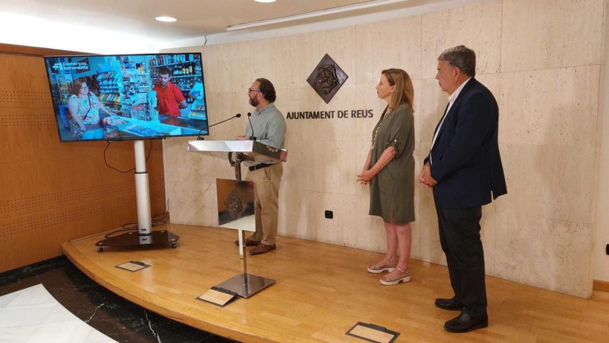 El Centre de Normalització Lingüístic apropa el català als treballadors dels comerços