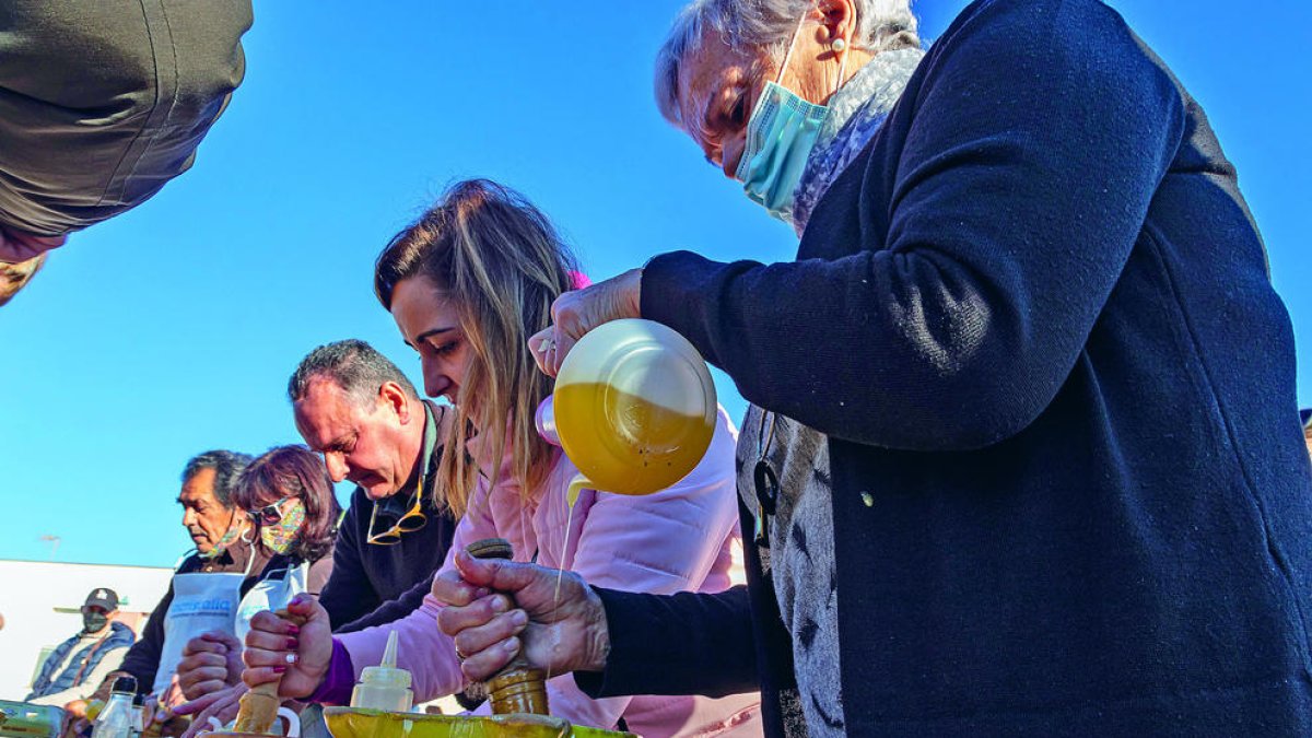 Gastronomia i solidaritat a la Festa de l'Oli del Morell