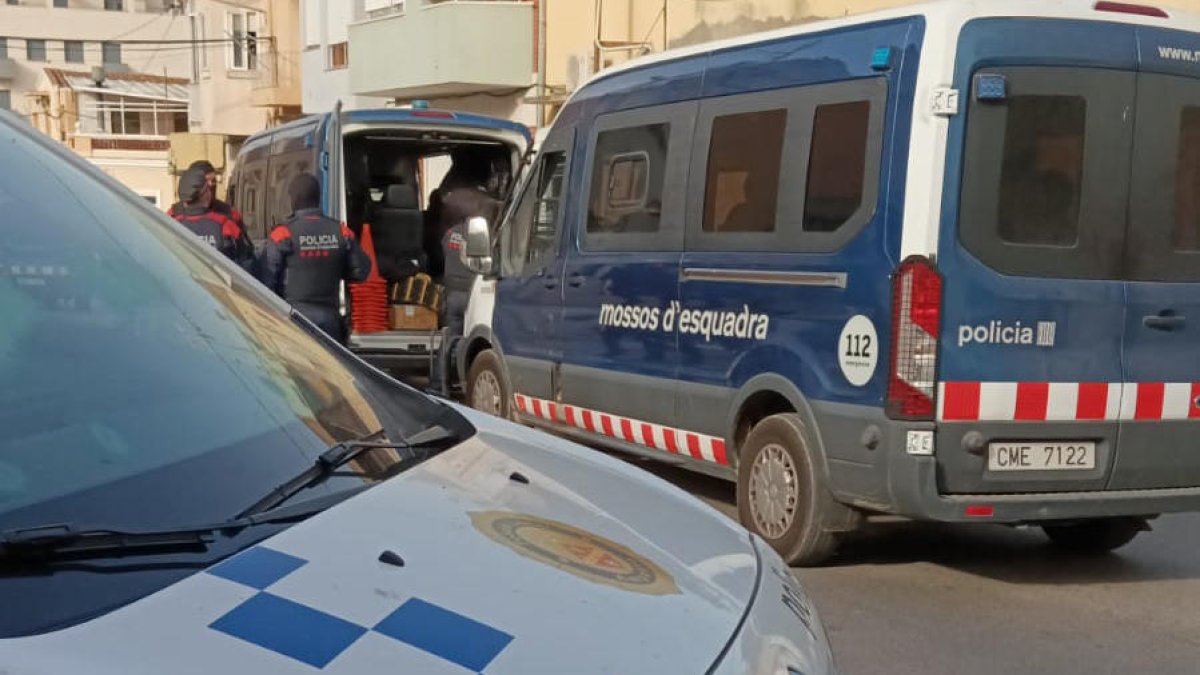 Una dona detinguda i 2.000 euros comissats en un operatiu contra el narcotràfic a Amposta