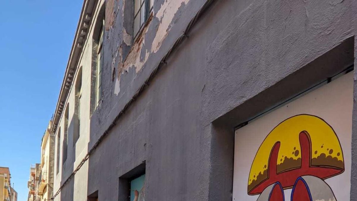 Set nous artistes il·lustren la Street Gallery del Llambordes de Reus