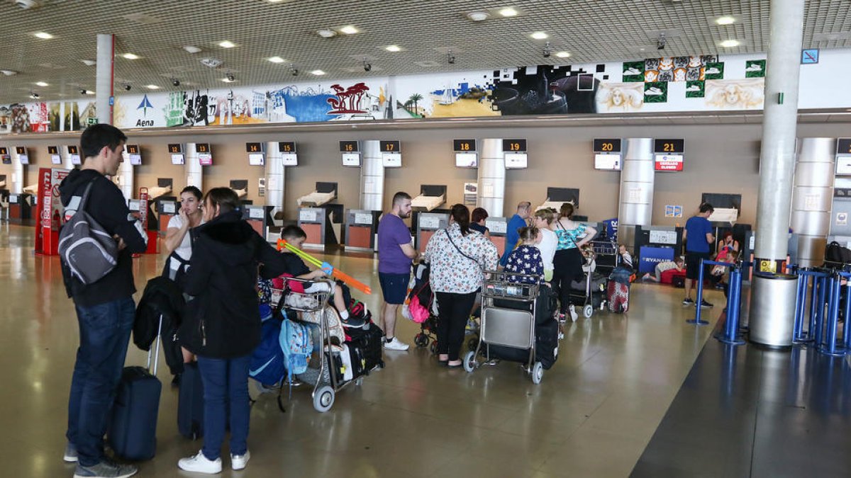 Els treballadors de Ryanair a Reus no estaran obligats a fer hores extra